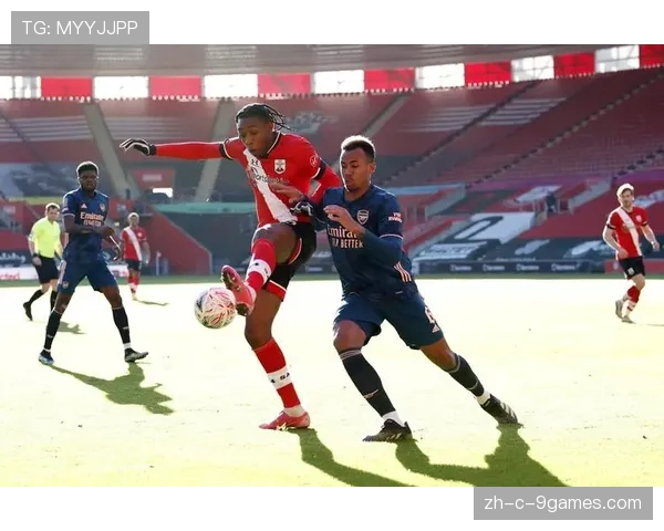 沃克彼得斯速度优势明显 南安普顿边卫攻防转换作用突出